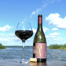 Lade das Bild in den Galerie-Viewer, Gutseiche Cuvèe Rotwein trocken 2021